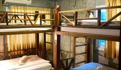 Quadruple Room with Private Bathroom