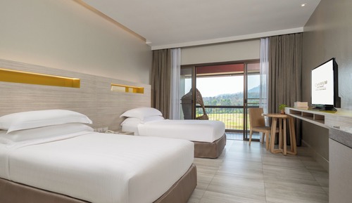 Grand Deluxe Mountain View Twin Room