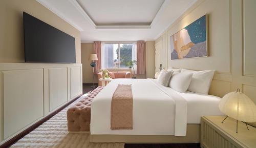 Suite King Bed