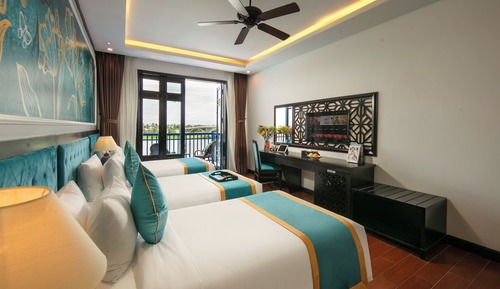 Triple Premium River View & Balcony