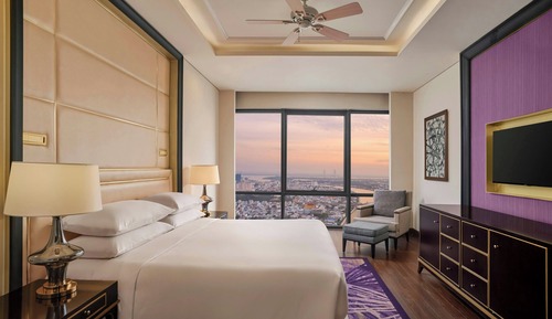 Club Room, 1 King Bed