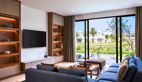 Three-Bedroom Villa with Private Pool and Lake View