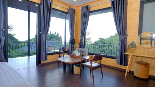 Family Room with Mountain View