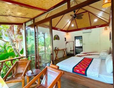 Family Room with Garden View