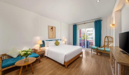 Santorin Suite with Balcony - Pool/City View
