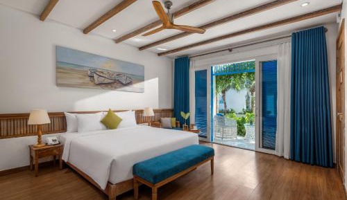 King Junior Suite with Terrace and Bathtub