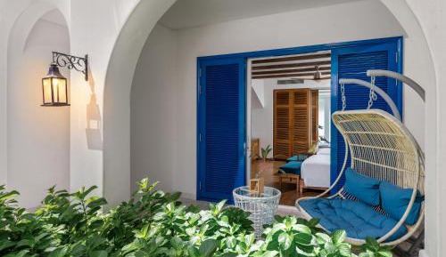 Twin Junior Suite with Terrace and Bathtub