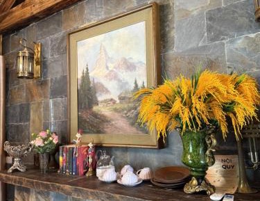 Family Room with Mountain View