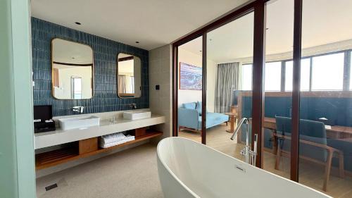 Junior King Suite with Sea View