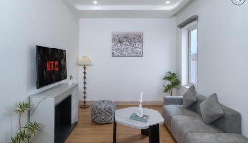 One-Bedroom Apartment with View