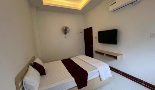 Deluxe Room (2 Adults + 1 Child)
