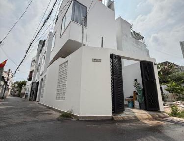 Three-Bedroom Townhouse