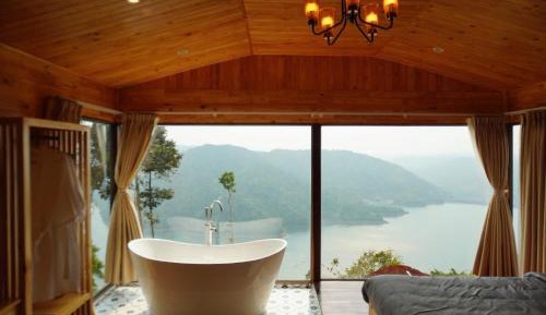 Bungalow - Water Front 