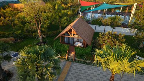 Bungalow with Garden View