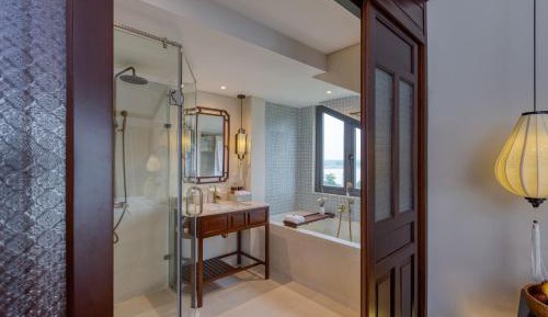 Deluxe Double/Twin Room, Bathtub, Balcony with Courtyard View