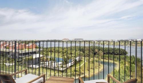 Premium King Room - River Side View