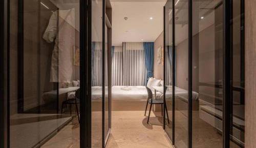 Three-Bedroom Apartment with Balcony