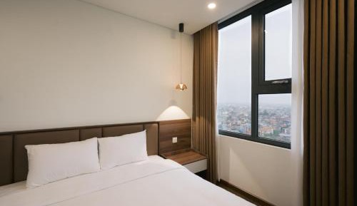 Three-Bedroom Apartment with Balcony