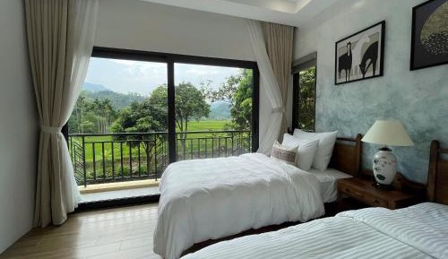 Twin Room with View