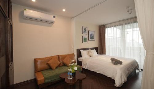One-Bedroom Apartment with Terrace