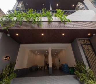 One-Bedroom Apartment with Balcony