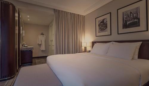 Deluxe King Room with Garden View