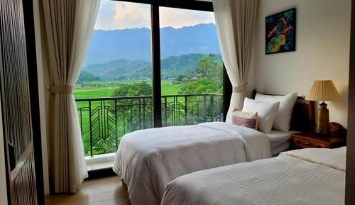 Twin Room with View