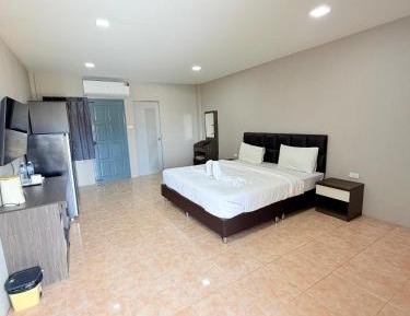 Deluxe Room (2 Adults + 1 Child)