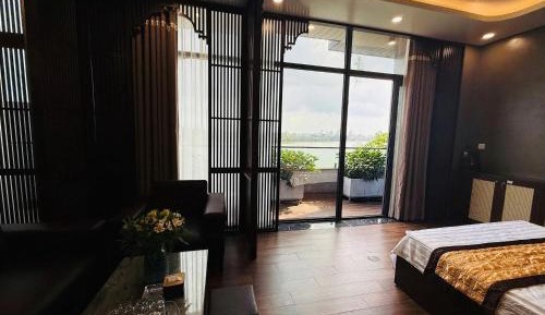 Family Room with Lake View