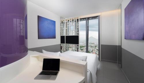 Queen Room with City View