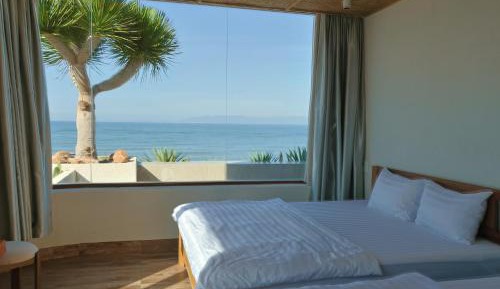 Two-Bedroom Apartment with Balcony and Sea View