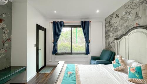 Villa with Garden View