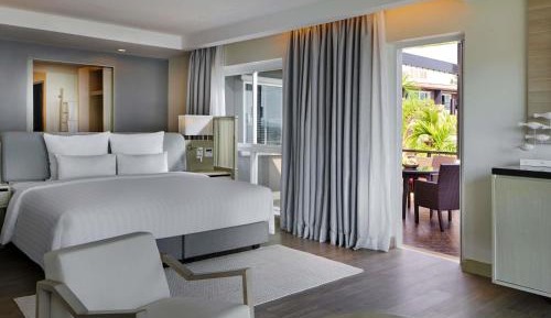 Deluxe Suite, King Bed and Terrace