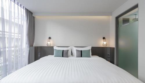 Deluxe King Room with City View - Non-Smoking