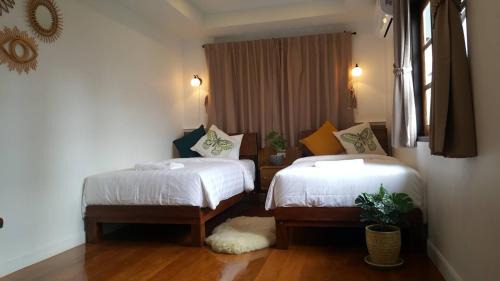Twin Room with Private External Bathroom
