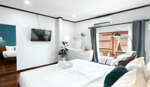 Deluxe Double Room with Bath