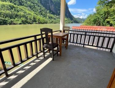 Family Room with Mountain View