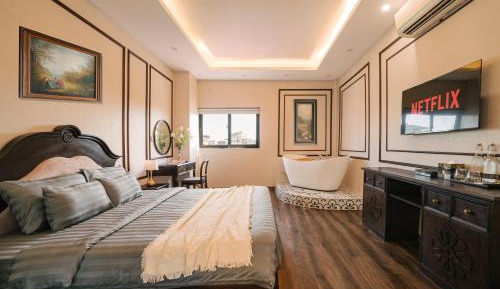 One-Bedroom Apartment with City View