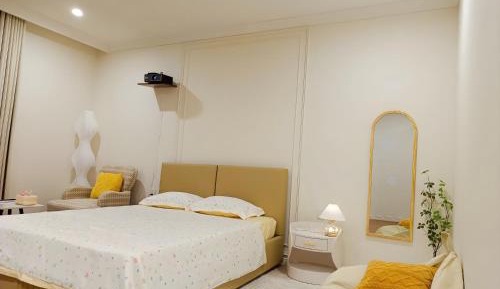 Three-Bedroom Apartment with Balcony