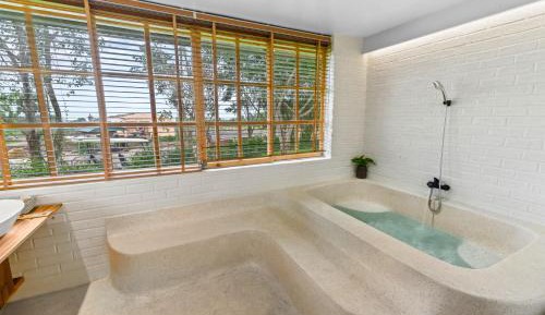 Deluxe Bungalow with Garden View