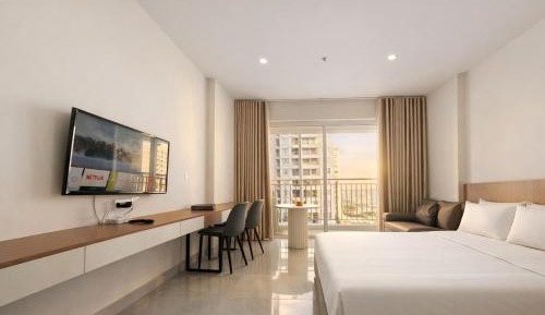 One-Bedroom Apartment with Balcony