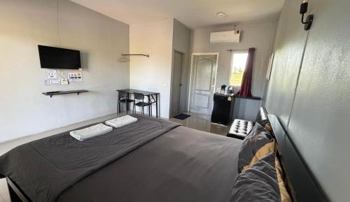Standard Queen Room