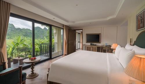 Junior Suite with Mountain View