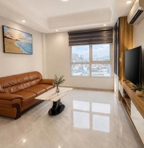 One-Bedroom Apartment with City View