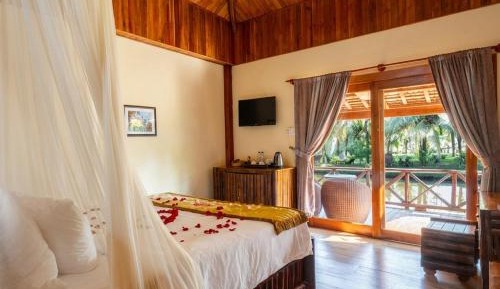 Bungalow - Water Front 