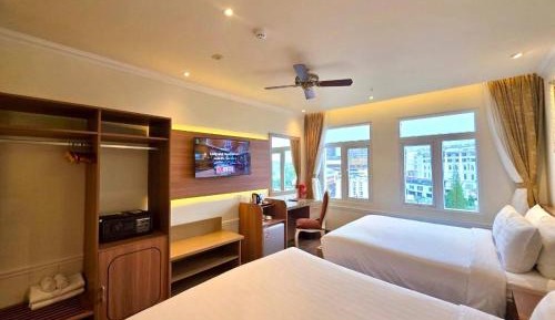 Twin Room with City View