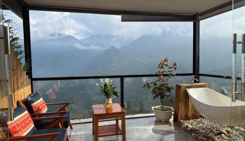 Suite with Mountain View