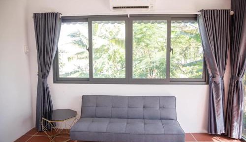 Bungalow with Garden View
