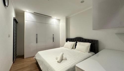 Two-Bedroom Deluxe Apartment with Balcony