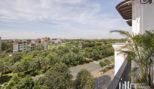 Executive Suite with Balcony and City View